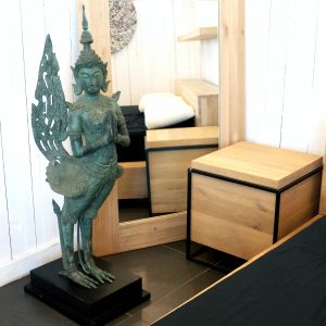Mosadzná socha Kinnara